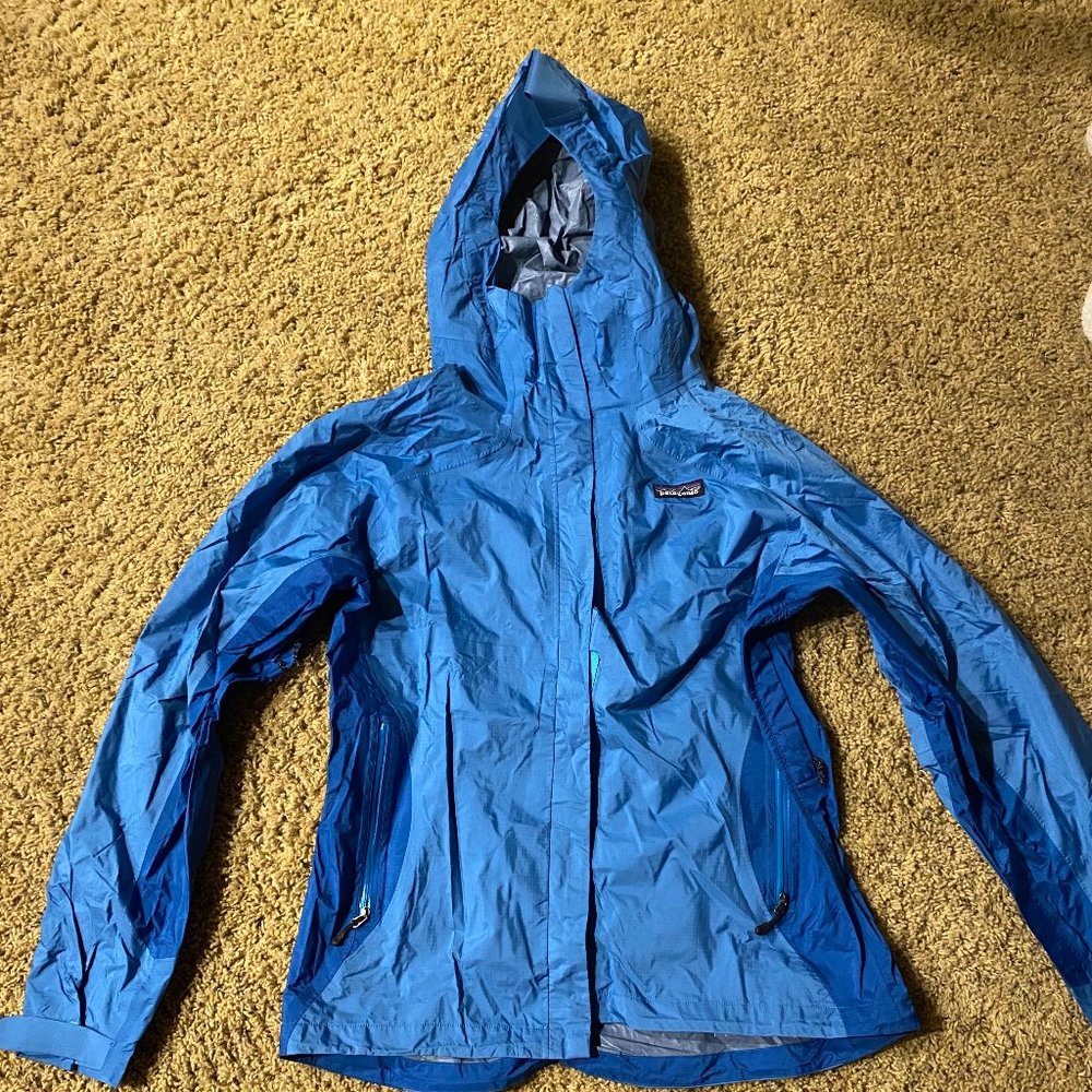 Patagonia Womens Rain Jacket Light Blue Sz Medium (amazing condition)